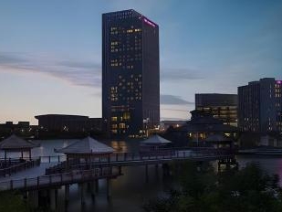 梅江皇冠假日酒店